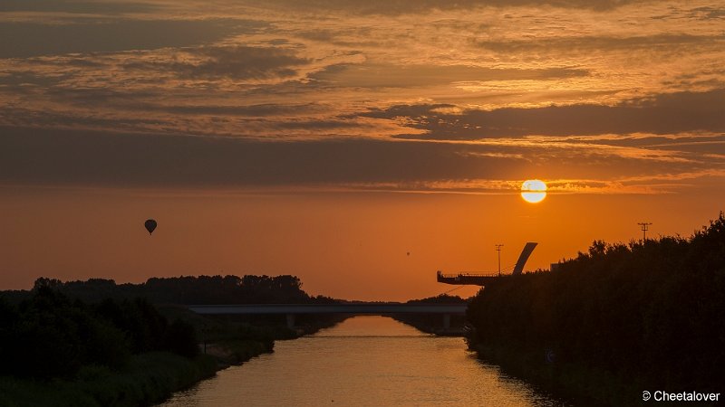 _DSC0026.JPG - Zonsondergang aan het Wilhelminakanaa