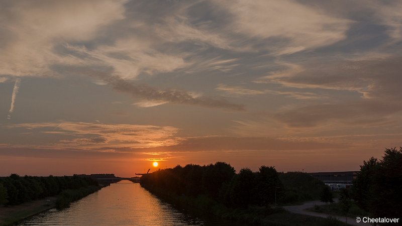 _DSC0035.JPG - Zonsondergang aan het Wilhelminakanaa