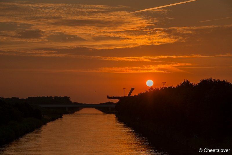 _DSC0041.JPG - Zonsondergang aan het Wilhelminakanaa