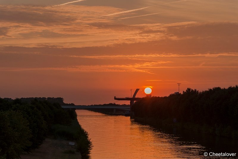 _DSC0048.JPG - Zonsondergang aan het Wilhelminakanaa