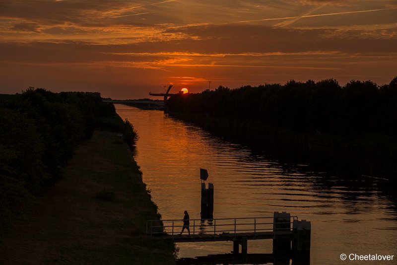 _DSC0052.JPG - Zonsondergang aan het Wilhelminakanaa